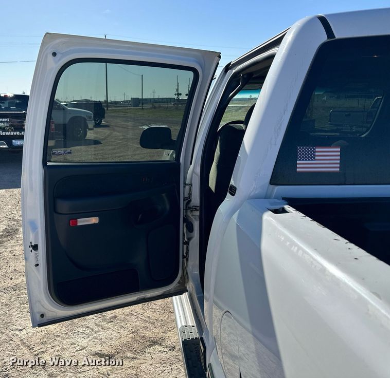 image for item LN9444 2001 Chevrolet Silverado 2500HD  Crew Cab pickup truck