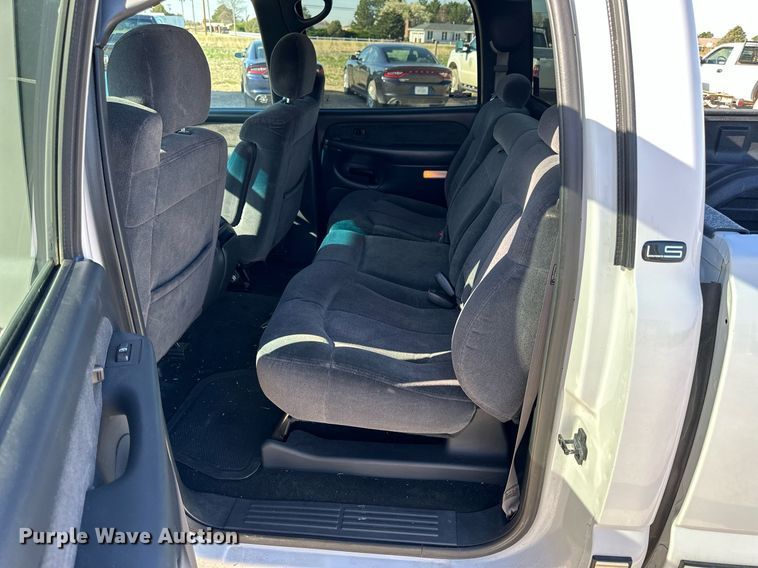 image for item LN9444 2001 Chevrolet Silverado 2500HD  Crew Cab pickup truck