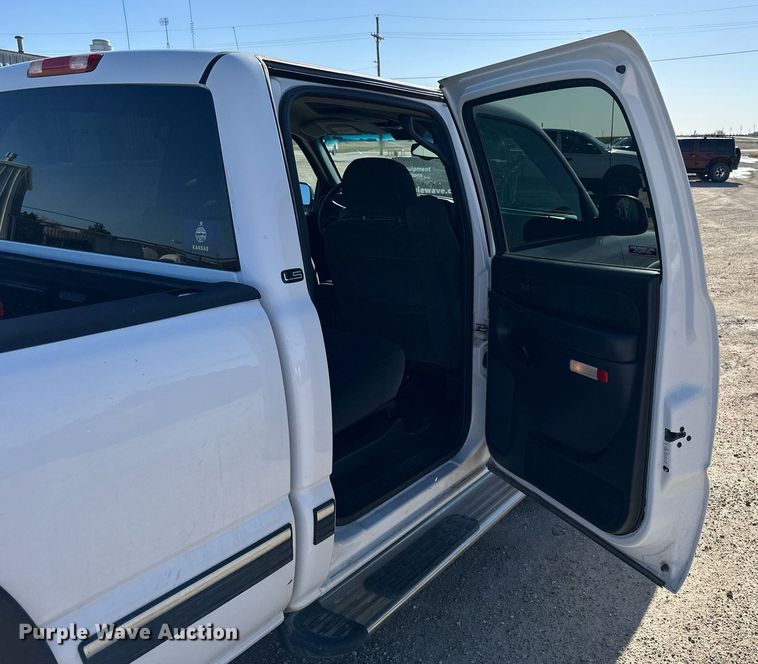 image for item LN9444 2001 Chevrolet Silverado 2500HD  Crew Cab pickup truck