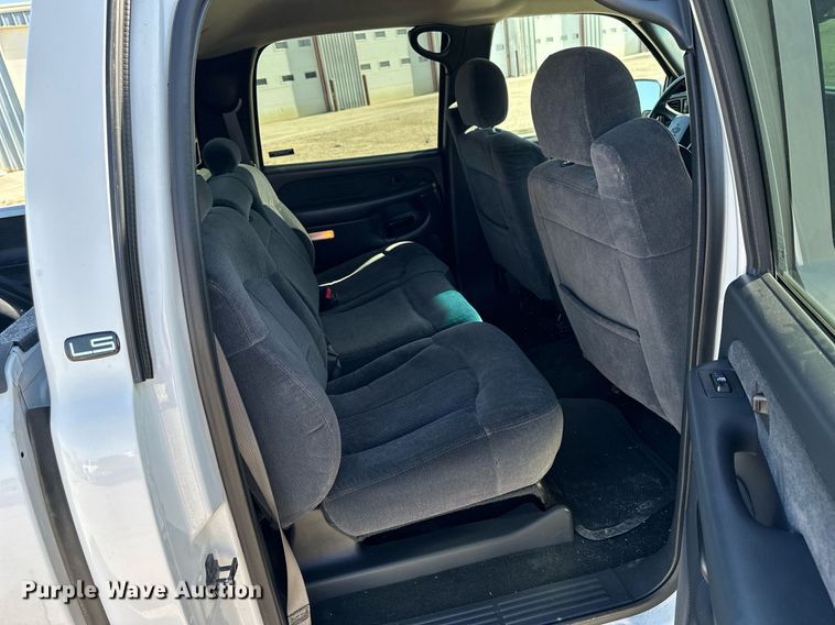 image for item LN9444 2001 Chevrolet Silverado 2500HD  Crew Cab pickup truck