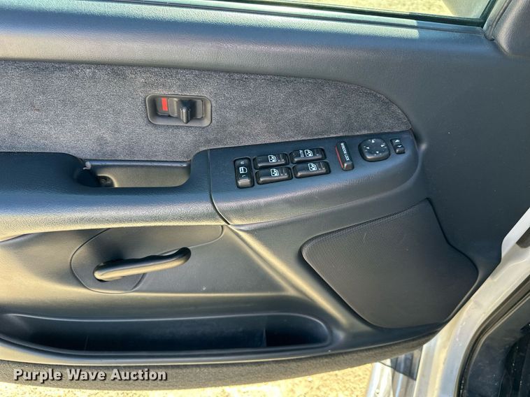 image for item LN9444 2001 Chevrolet Silverado 2500HD  Crew Cab pickup truck