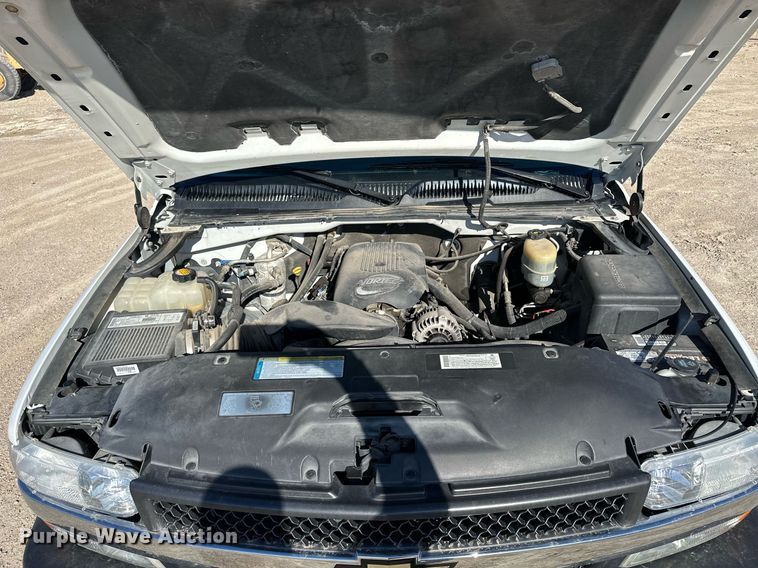 image for item LN9444 2001 Chevrolet Silverado 2500HD  Crew Cab pickup truck