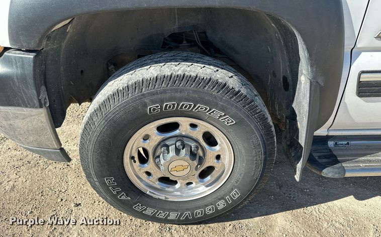 image for item LN9444 2001 Chevrolet Silverado 2500HD  Crew Cab pickup truck