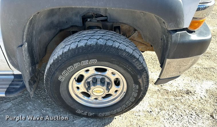 image for item LN9444 2001 Chevrolet Silverado 2500HD  Crew Cab pickup truck