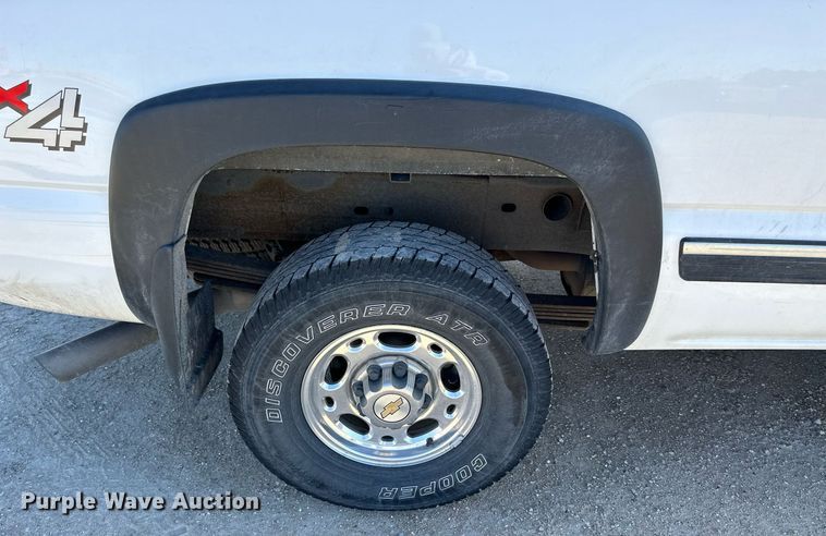 image for item LN9444 2001 Chevrolet Silverado 2500HD  Crew Cab pickup truck