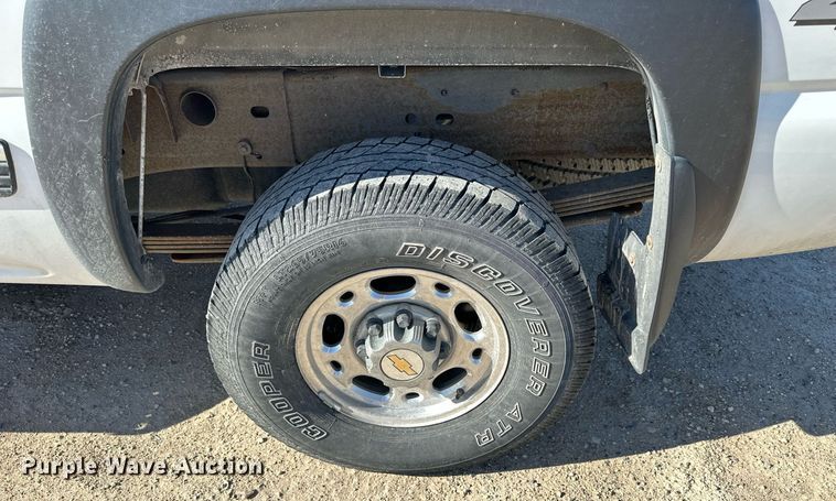 image for item LN9444 2001 Chevrolet Silverado 2500HD  Crew Cab pickup truck