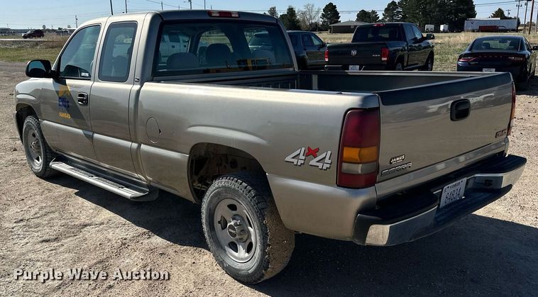 image for item LN9445 2000 GMC Sierra 1500  Ext. Cab pickup truck