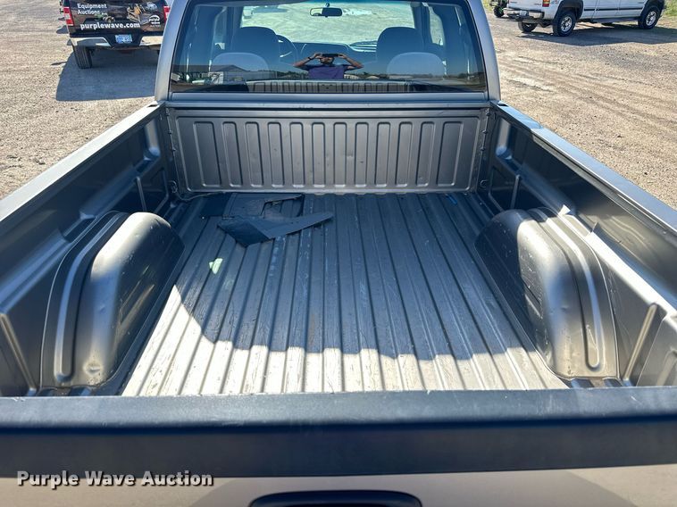 image for item LN9445 2000 GMC Sierra 1500  Ext. Cab pickup truck