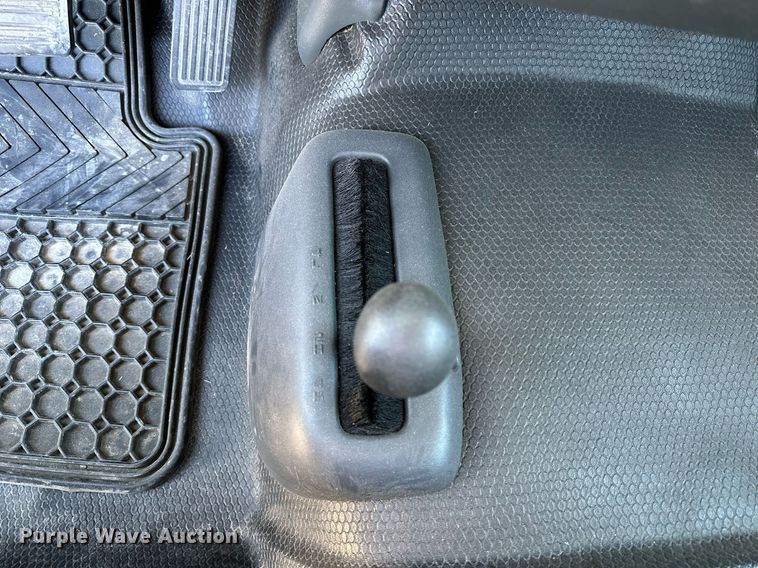 image for item LN9445 2000 GMC Sierra 1500  Ext. Cab pickup truck