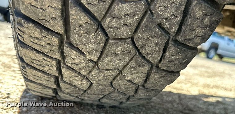 image for item LN9445 2000 GMC Sierra 1500  Ext. Cab pickup truck