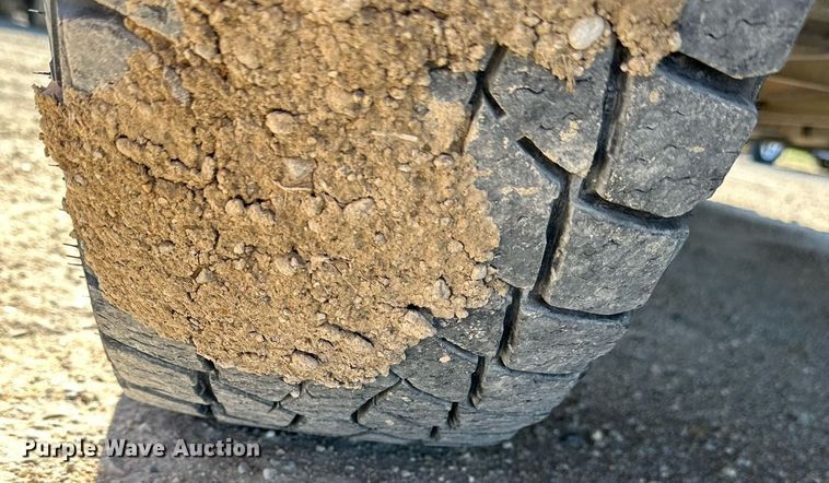 image for item LN9445 2000 GMC Sierra 1500  Ext. Cab pickup truck