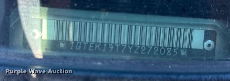 image for item LN9445 2000 GMC Sierra 1500  Ext. Cab pickup truck