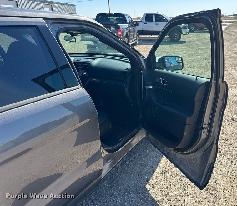 image for item LN9446 2016 Ford Explorer Police Interceptor  SUV