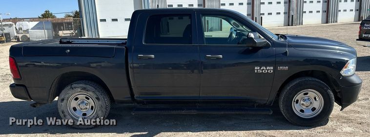 image for item LN9447 2017 Dodge Ram 1500  Crew Cab pickup truck