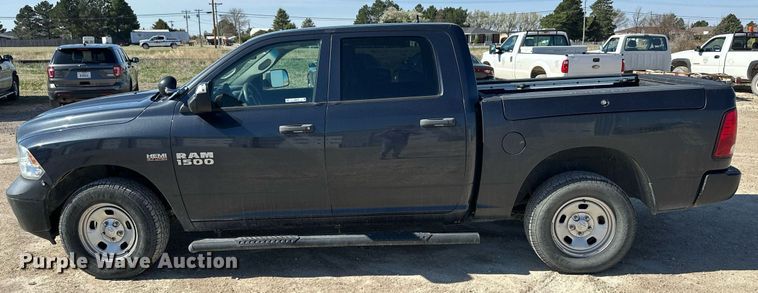 image for item LN9447 2017 Dodge Ram 1500  Crew Cab pickup truck