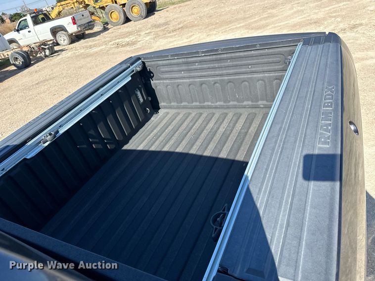 image for item LN9447 2017 Dodge Ram 1500  Crew Cab pickup truck