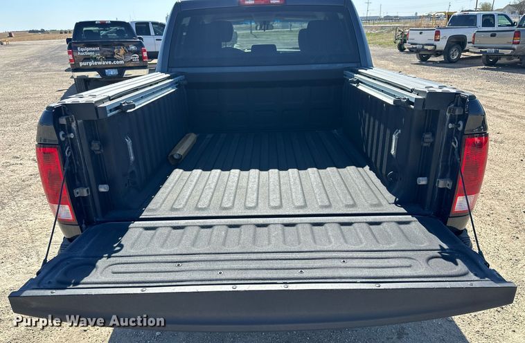 image for item LN9447 2017 Dodge Ram 1500  Crew Cab pickup truck