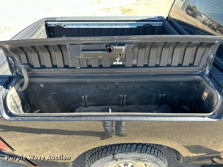 image for item LN9447 2017 Dodge Ram 1500  Crew Cab pickup truck
