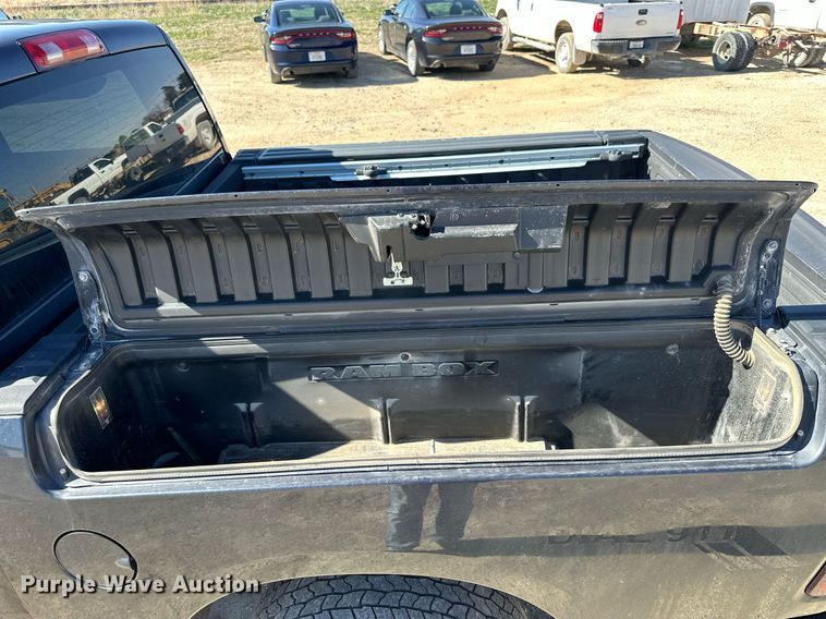 image for item LN9447 2017 Dodge Ram 1500  Crew Cab pickup truck