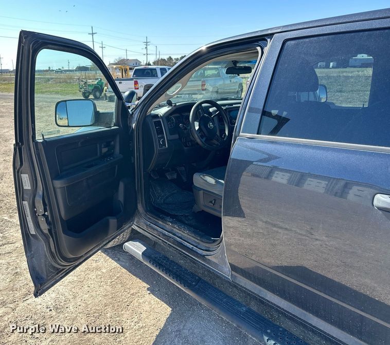 image for item LN9447 2017 Dodge Ram 1500  Crew Cab pickup truck