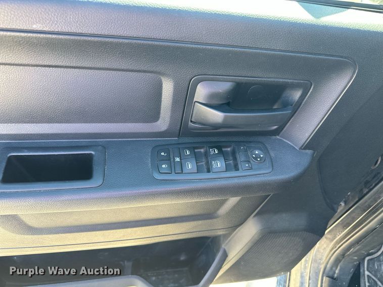 image for item LN9447 2017 Dodge Ram 1500  Crew Cab pickup truck