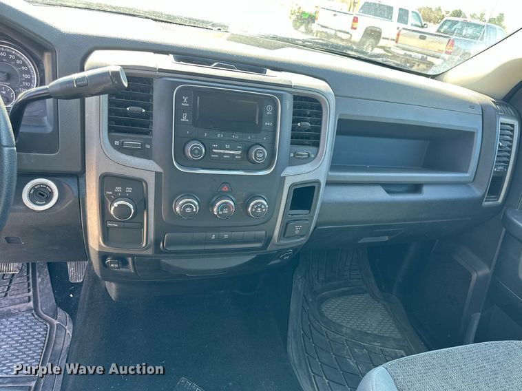 image for item LN9447 2017 Dodge Ram 1500  Crew Cab pickup truck