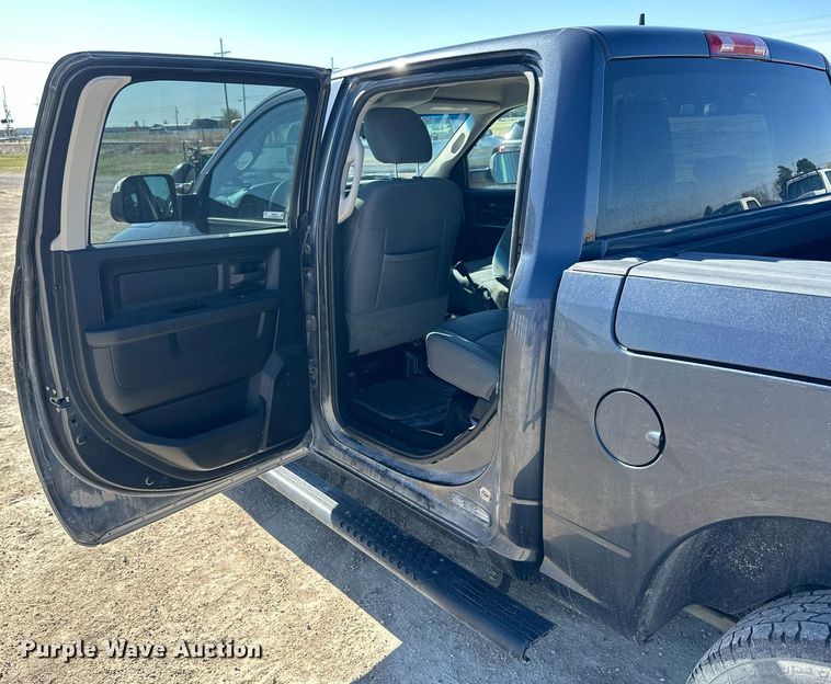 image for item LN9447 2017 Dodge Ram 1500  Crew Cab pickup truck