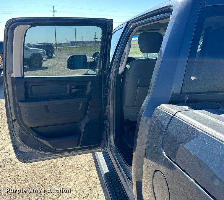 image for item LN9447 2017 Dodge Ram 1500  Crew Cab pickup truck