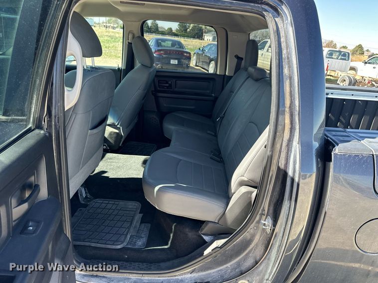 image for item LN9447 2017 Dodge Ram 1500  Crew Cab pickup truck