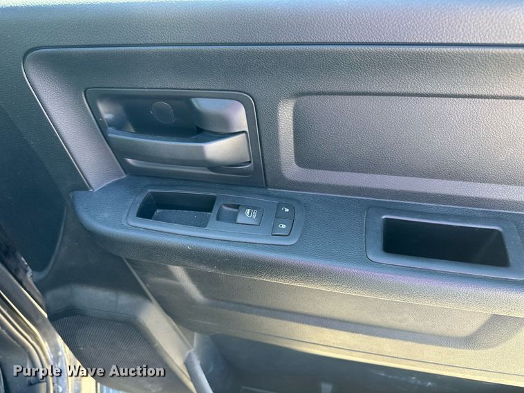 image for item LN9447 2017 Dodge Ram 1500  Crew Cab pickup truck