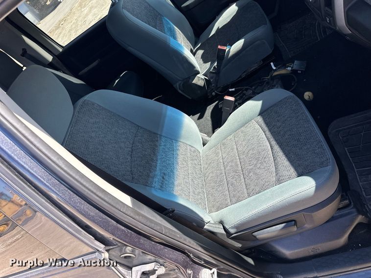 image for item LN9447 2017 Dodge Ram 1500  Crew Cab pickup truck