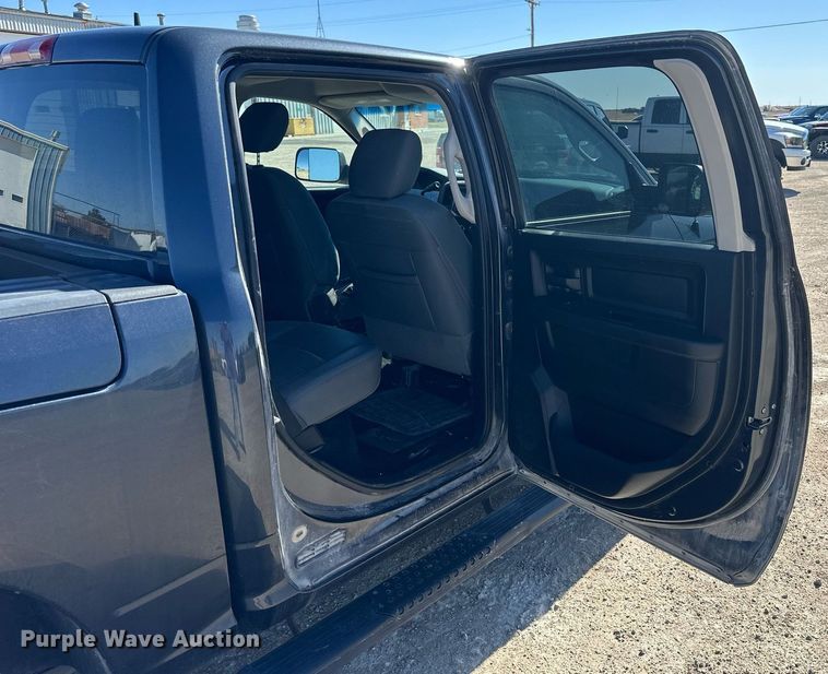 image for item LN9447 2017 Dodge Ram 1500  Crew Cab pickup truck