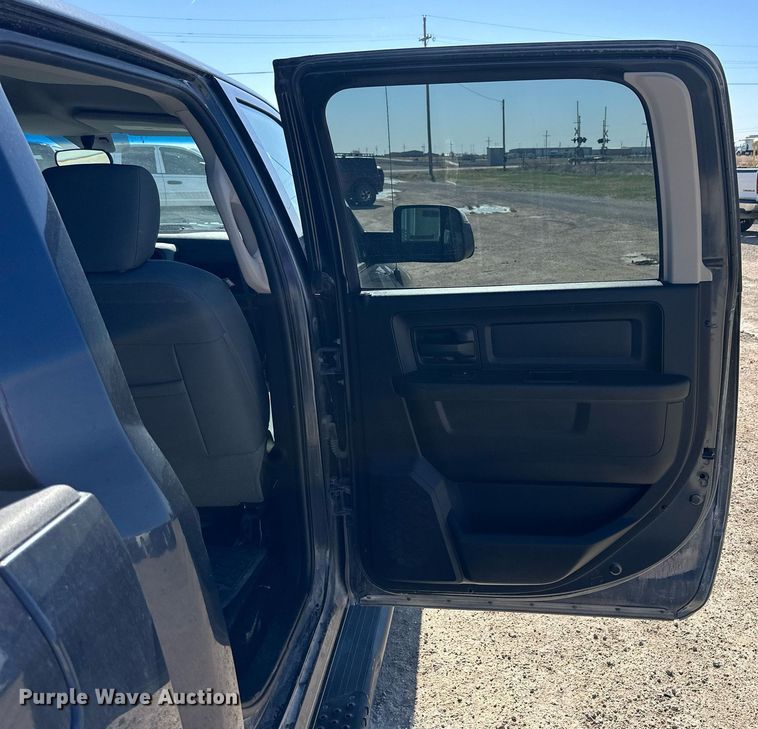 image for item LN9447 2017 Dodge Ram 1500  Crew Cab pickup truck