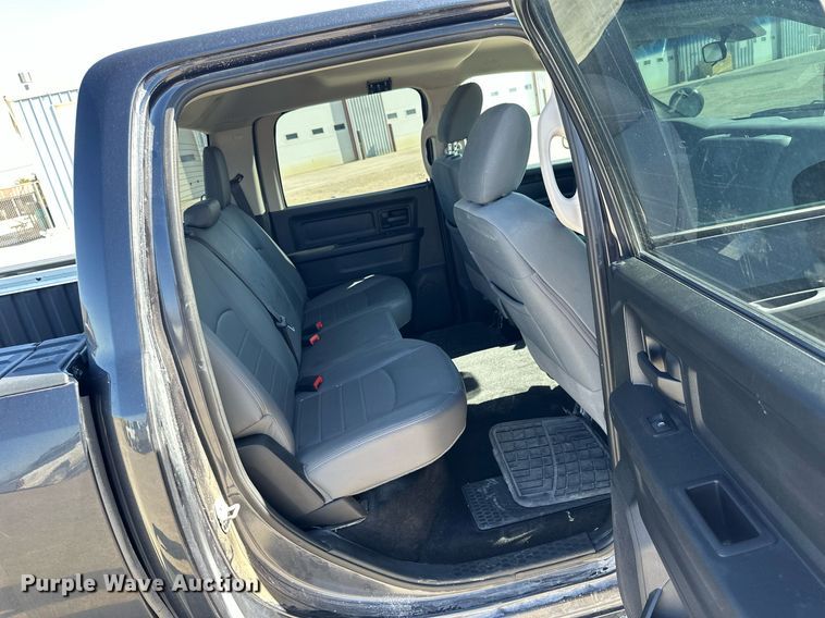 image for item LN9447 2017 Dodge Ram 1500  Crew Cab pickup truck