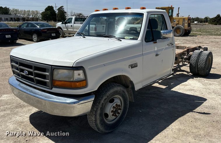 image for item LN9451 1993 Ford F350  pickup truck cab and chassis
