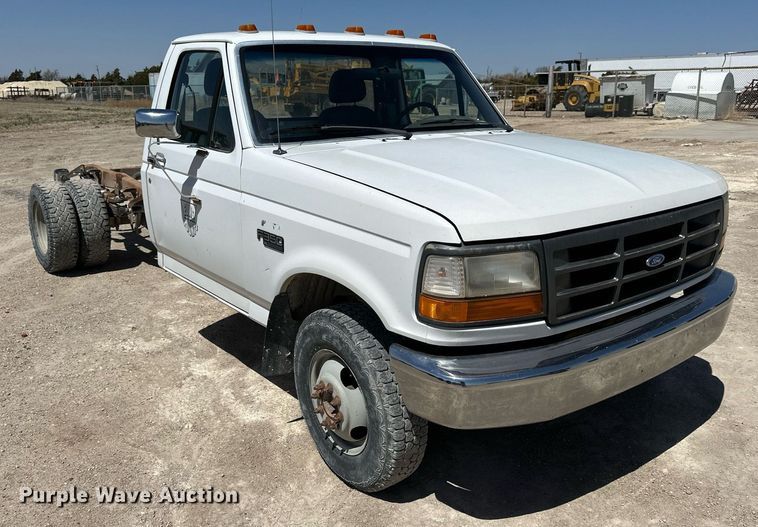 image for item LN9451 1993 Ford F350  pickup truck cab and chassis