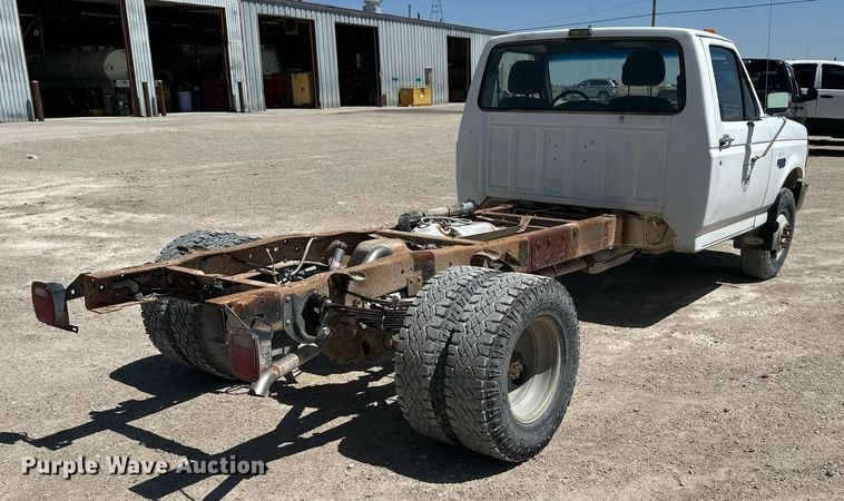 image for item LN9451 1993 Ford F350  pickup truck cab and chassis