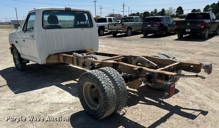 image for item LN9451 1993 Ford F350  pickup truck cab and chassis