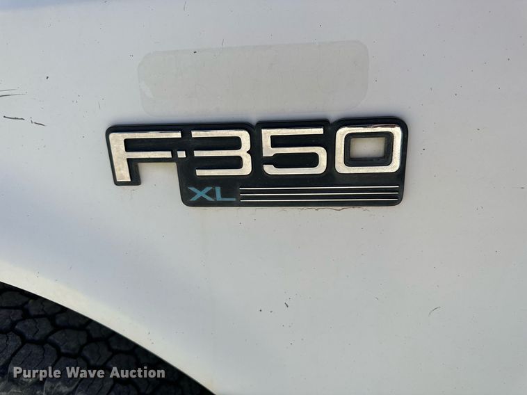 image for item LN9451 1993 Ford F350  pickup truck cab and chassis