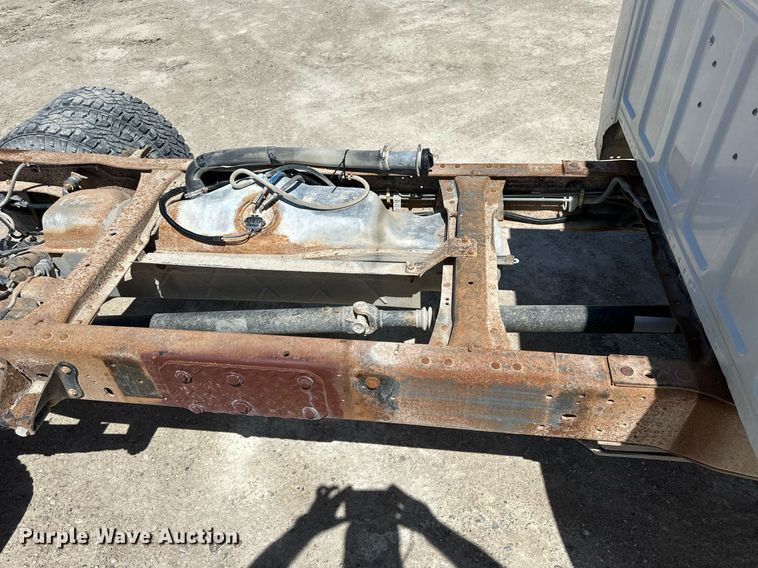 image for item LN9451 1993 Ford F350  pickup truck cab and chassis