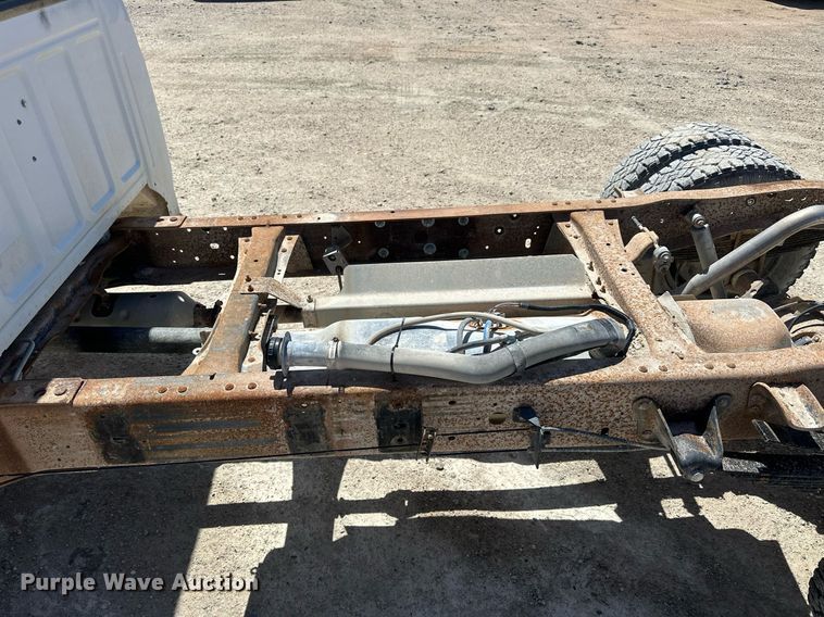 image for item LN9451 1993 Ford F350  pickup truck cab and chassis