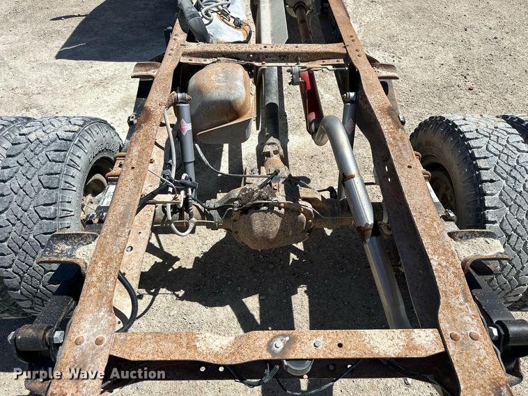 image for item LN9451 1993 Ford F350  pickup truck cab and chassis