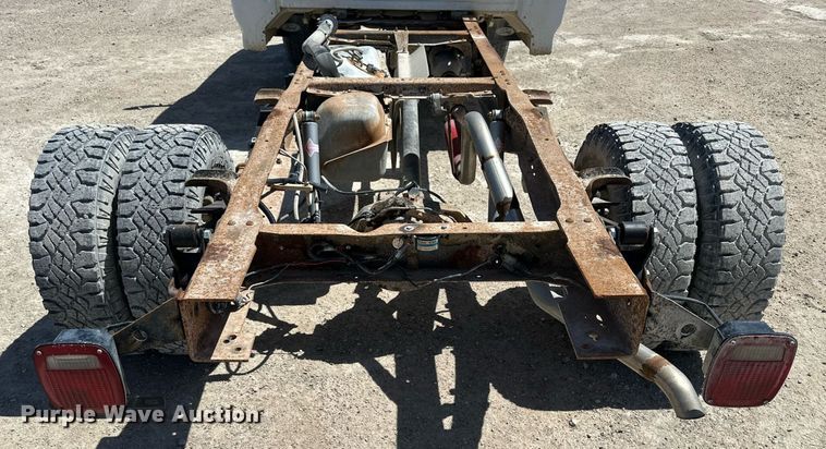 image for item LN9451 1993 Ford F350  pickup truck cab and chassis