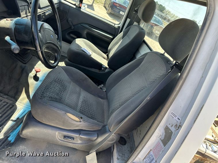 image for item LN9451 1993 Ford F350  pickup truck cab and chassis