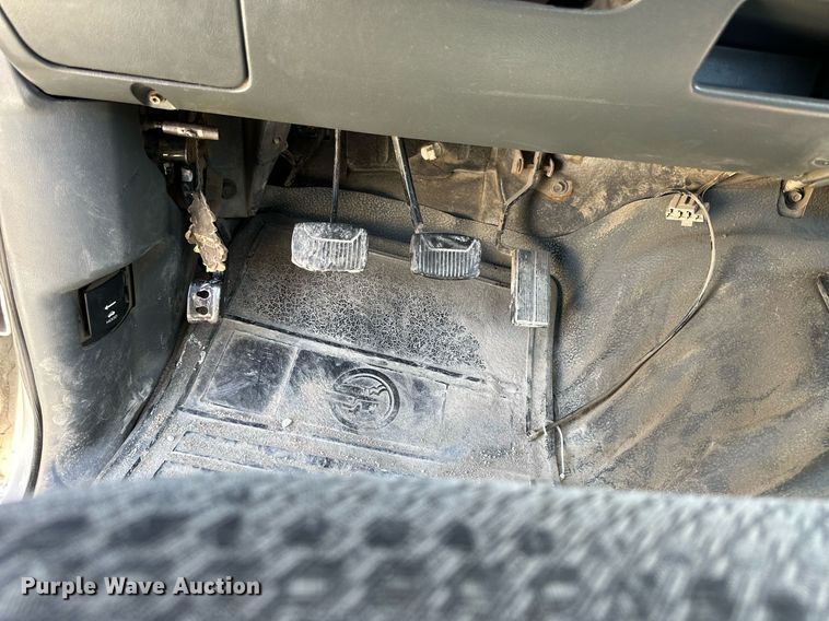 image for item LN9451 1993 Ford F350  pickup truck cab and chassis