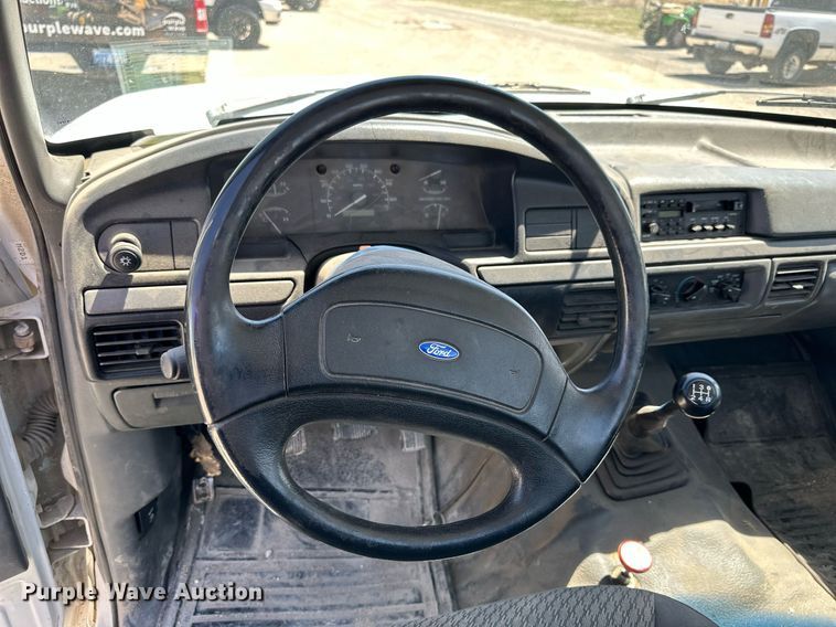 image for item LN9451 1993 Ford F350  pickup truck cab and chassis