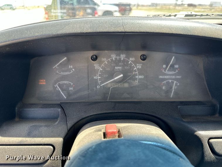 image for item LN9451 1993 Ford F350  pickup truck cab and chassis