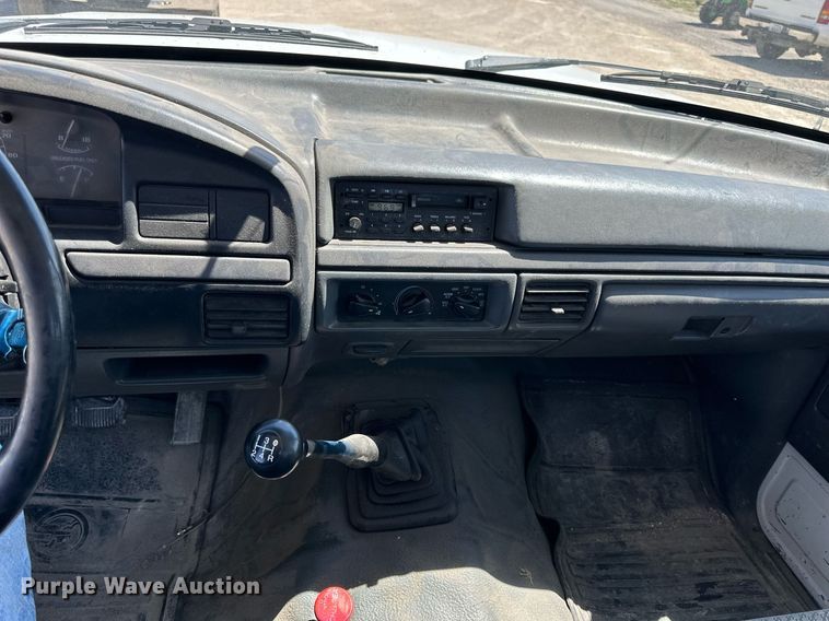 image for item LN9451 1993 Ford F350  pickup truck cab and chassis