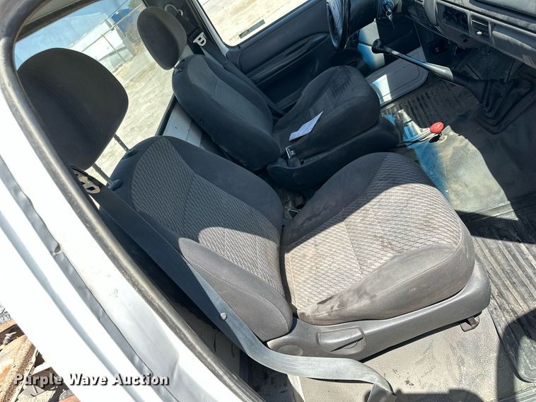 image for item LN9451 1993 Ford F350  pickup truck cab and chassis