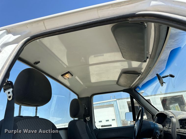 image for item LN9451 1993 Ford F350  pickup truck cab and chassis